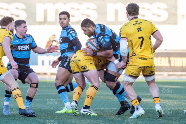 261225 - Cardiff Rugby v Dragons RFC - United Rugby Championship - Taulupe Faletau of Cardiff Rugby is tackled by Tinus de Beer  of Dragons