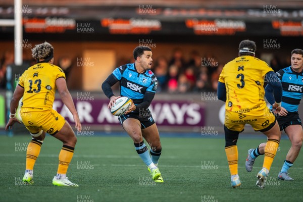 261225 - Cardiff Rugby v Dragons RFC - United Rugby Championship - Ben Thomas of Cardiff Rugby