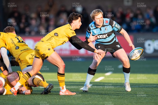 261225 - Cardiff Rugby v Dragons RFC - United Rugby Championship - Che Hope of Dragons 