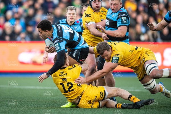261225 - Cardiff Rugby v Dragons RFC - United Rugby Championship - Ben Thomas of Cardiff Rugby is tackled by Aneurin Owen of Dragons and Ben Carter of Dragons