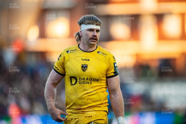 261225 - Cardiff Rugby v Dragons RFC - United Rugby Championship - Aaron Wainwright of Dragons