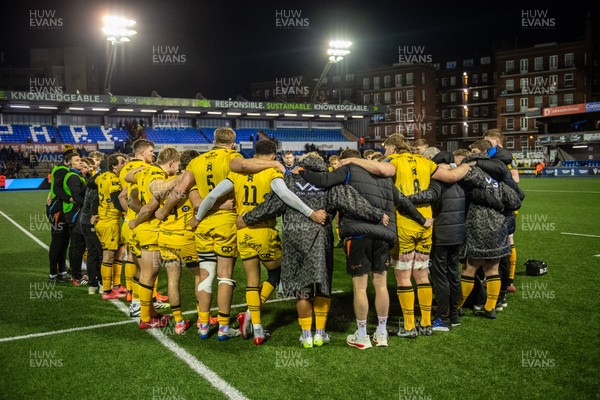 261225 - Cardiff Rugby v Dragons RFC - United Rugby Championship - Dragons huddle
