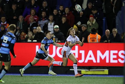251025 - Cardiff Rugby v Edinburgh - United Rugby Championship - Lewis Wells of Edinburgh gets the ball to run in a try