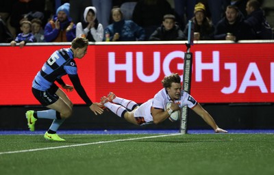 251025 - Cardiff Rugby v Edinburgh - United Rugby Championship - Lewis Wells of Edinburgh dives over the line to score a try