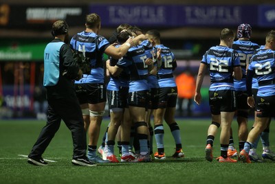 251025 - Cardiff Rugby v Edinburgh - United Rugby Championship - Cardiff celebrate at full time