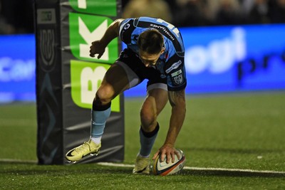 251025 - Cardiff Rugby v Edinburgh Rugby - United Rugby Championship - Josh Adams of Cardiff Rugby runs in to score a try