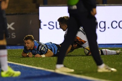 251025 - Cardiff Rugby v Edinburgh Rugby - United Rugby Championship - Tom Bowen of Cardiff Rugby dives in to score a try but it is disallowed 