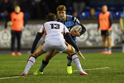 251025 - Cardiff Rugby v Edinburgh Rugby - United Rugby Championship - Jacob Beetham of Cardiff Rugby is challenged by Piers O’Conor of Edinburgh