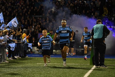 251025 - Cardiff Rugby v Edinburgh Rugby - United Rugby Championship - Liam Belcher of Cardiff Rugby runs out with the mascot