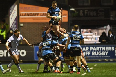 251025 - Cardiff Rugby v Edinburgh Rugby - United Rugby Championship - Taine Basham of Cardiff Rugby wins the line-out