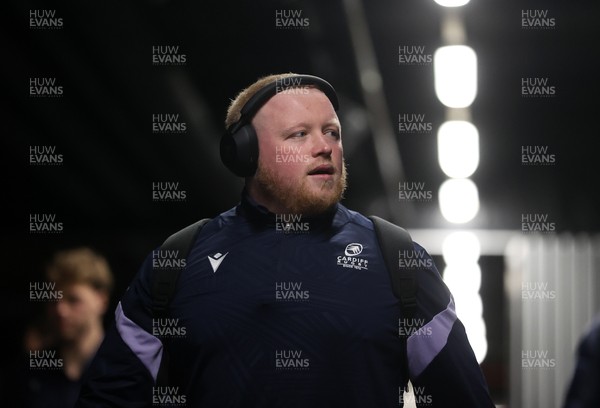 251025 - Cardiff Rugby v Edinburgh - United Rugby Championship - Keiron Assiratti of Cardiff arrives at the stadium