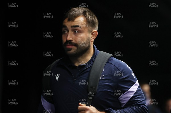 251025 - Cardiff Rugby v Edinburgh - United Rugby Championship - Liam Belcher of Cardiff arrives at the stadium
