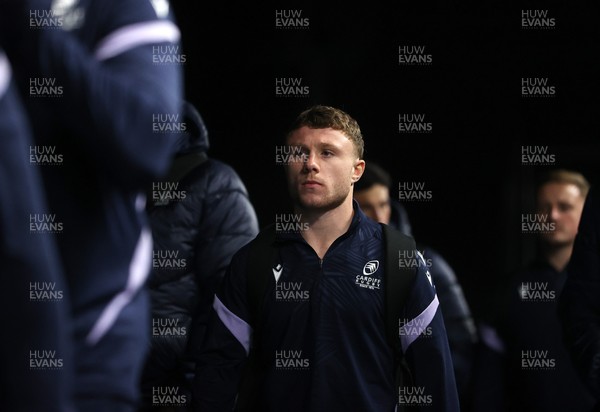 251025 - Cardiff Rugby v Edinburgh - United Rugby Championship - Tom Bowen of Cardiff arrives at the stadium