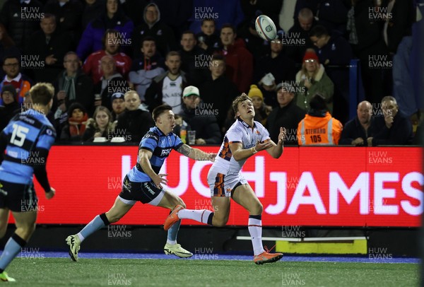 251025 - Cardiff Rugby v Edinburgh - United Rugby Championship - Lewis Wells of Edinburgh gets the ball to run in a try