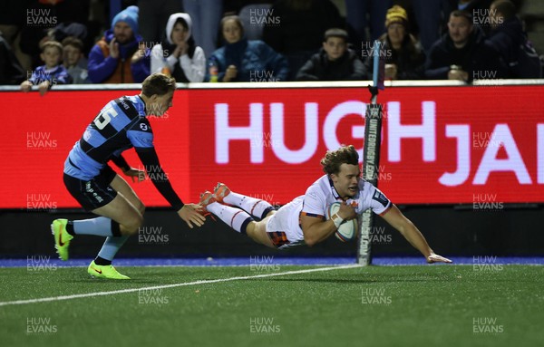 251025 - Cardiff Rugby v Edinburgh - United Rugby Championship - Lewis Wells of Edinburgh dives over the line to score a try