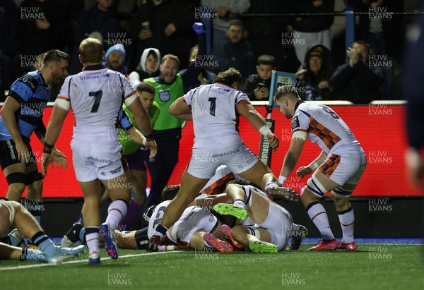 251025 - Cardiff Rugby v Edinburgh - United Rugby Championship - Javan Sebastin of Cardiff scores a try
