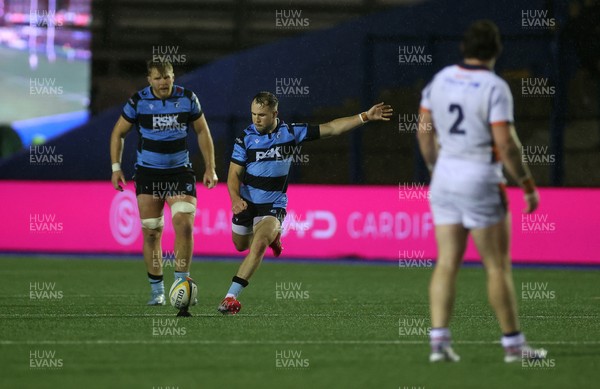 251025 - Cardiff Rugby v Edinburgh - United Rugby Championship - Ioan Lloyd of Cardiff kicks a penalty