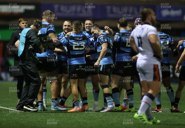 251025 - Cardiff Rugby v Edinburgh - United Rugby Championship - Cardiff celebrate at full time