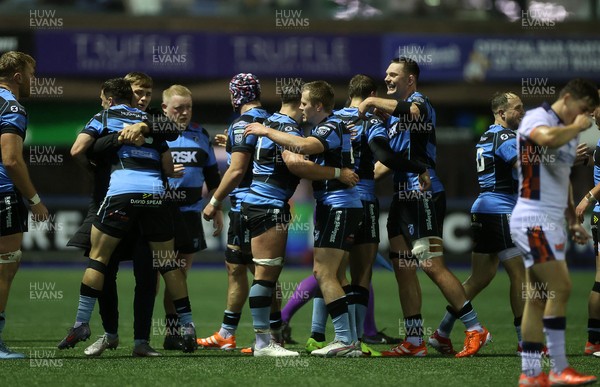 251025 - Cardiff Rugby v Edinburgh - United Rugby Championship - Cardiff celebrate at full time
