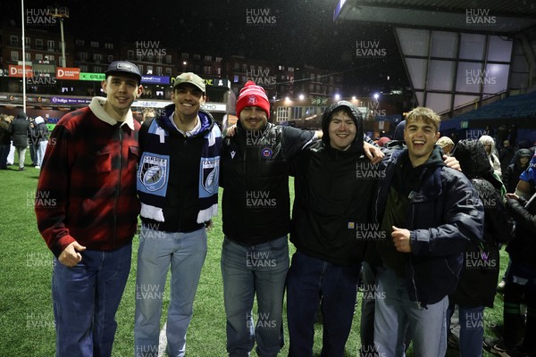 251025 - Cardiff Rugby v Edinburgh - United Rugby Championship - Fans at full time
