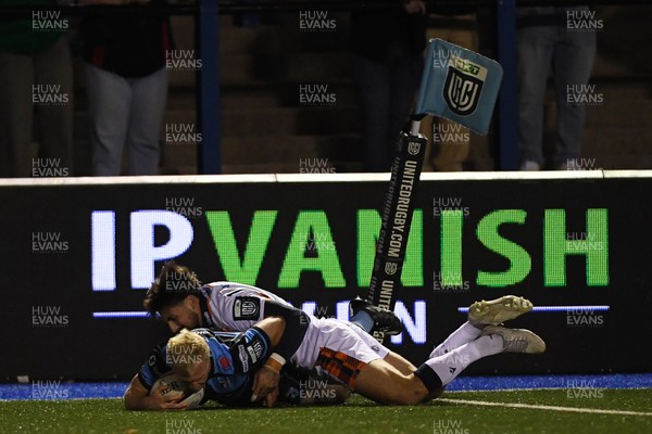 251025 - Cardiff Rugby v Edinburgh Rugby - United Rugby Championship - Johan Mulder of Cardiff Rugby scores a try