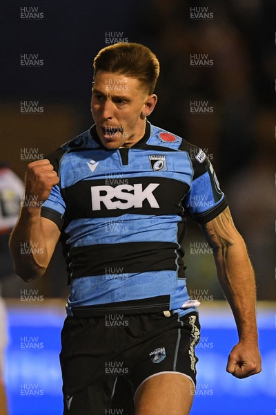 251025 - Cardiff Rugby v Edinburgh Rugby - United Rugby Championship - Josh Adams of Cardiff Rugby celebrates scoring a try
