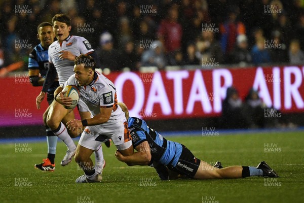 251025 - Cardiff Rugby v Edinburgh Rugby - United Rugby Championship - Wes Goosen of Edinburgh is challenged by Johan Mulder of Cardiff Rugby