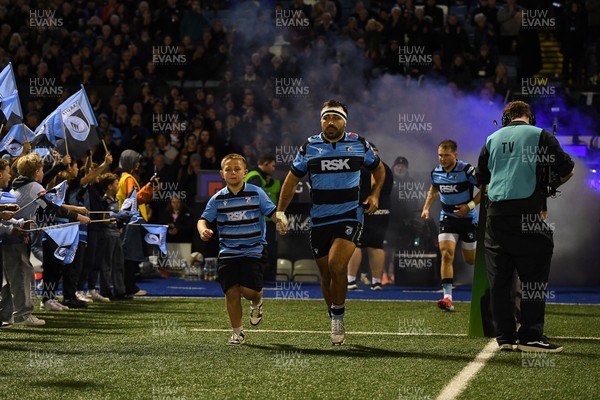 251025 - Cardiff Rugby v Edinburgh Rugby - United Rugby Championship - Liam Belcher of Cardiff Rugby runs out with the mascot