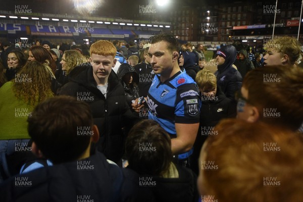 251025 - Cardiff Rugby v Edinburgh Rugby - United Rugby Championship - Taine Basham of Cardiff Rugby with fans at full time