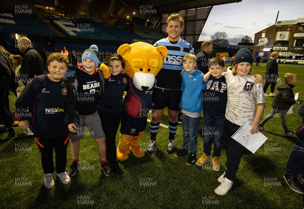 301022 - Cardiff Rugby v Edinburgh - BKT United Rugby Championship - Will Davies-King of Cardiff with fans at full time