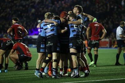 210325 - Cardiff Rugby v Emirates Lions - United Rugby Championship - Cardiff celebrate the victory at full time