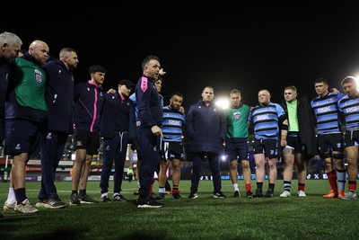 210325 - Cardiff Rugby v Emirates Lions - United Rugby Championship - Cardiff Rugby Head Coach Matt Sherratt speaks to the team at full time