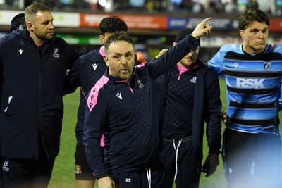 210325 - Cardiff Rugby v Emirates Lions - United Rugby Championship - Matt Sherratt, Cardiff Head Coach leads the team huddle at full time