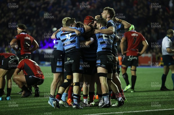 210325 - Cardiff Rugby v Emirates Lions - United Rugby Championship - Cardiff celebrate the victory at full time