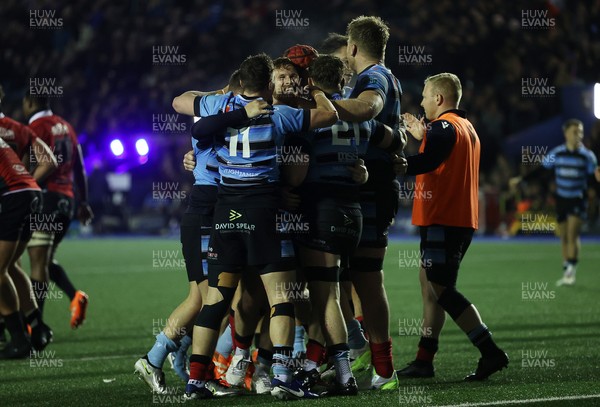 210325 - Cardiff Rugby v Emirates Lions - United Rugby Championship - Cardiff celebrate the victory at full time