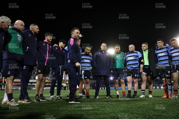 210325 - Cardiff Rugby v Emirates Lions - United Rugby Championship - Cardiff Rugby Head Coach Matt Sherratt speaks to the team at full time