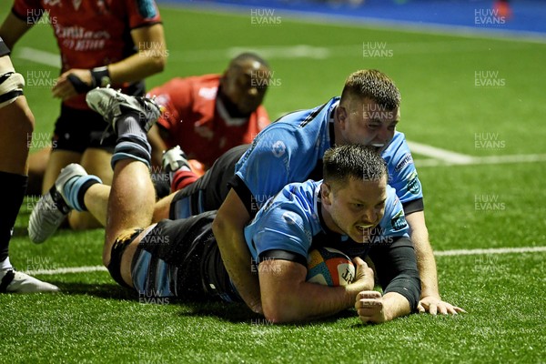 210325 - Cardiff Rugby v Emirates Lions - United Rugby Championship - Ben Donnell of Cardiff scores a try