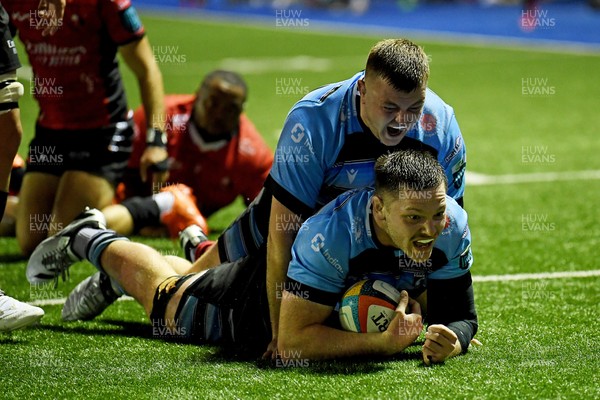 210325 - Cardiff Rugby v Emirates Lions - United Rugby Championship - Ben Donnell of Cardiff scores a try