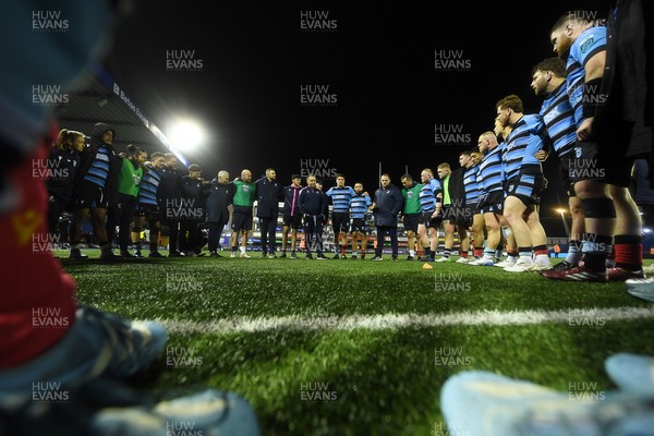 210325 - Cardiff Rugby v Emirates Lions - United Rugby Championship - Cardiff team huddle at full time