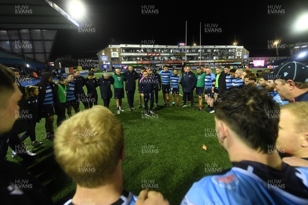 210325 - Cardiff Rugby v Emirates Lions - United Rugby Championship - Cardiff team huddle at full time