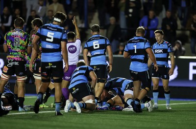 270925 - Cardiff Rugby v Emirates Lions - United Rugby Championship - Lions push over to score a try