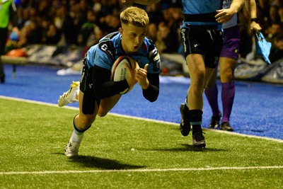 270925 - Cardiff Rugby v Emirates Lions - United Rugby Championship - Cam Winnett of Cardiff Rugby dives in to score a try