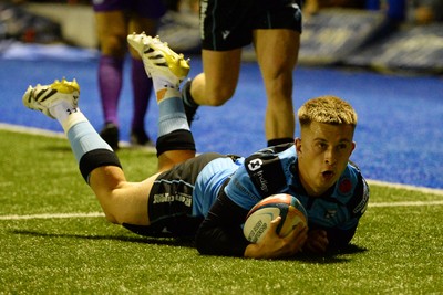 270925 - Cardiff Rugby v Emirates Lions - United Rugby Championship - Cam Winnett of Cardiff Rugby dives in to score a try