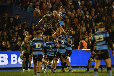 270925 - Cardiff Rugby v Emirates Lions - United Rugby Championship - Alex Mann of Cardiff Rugby wins the line-out