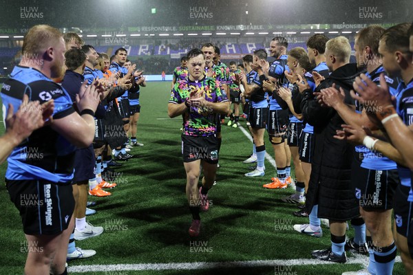 270925 - Cardiff Rugby v Emirates Lions - United Rugby Championship - Dejected Nico Steyn of Lions 