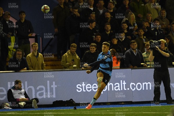 270925 - Cardiff Rugby v Emirates Lions - United Rugby Championship - Callum Sheedy of Cardiff Rugby kicks the conversion