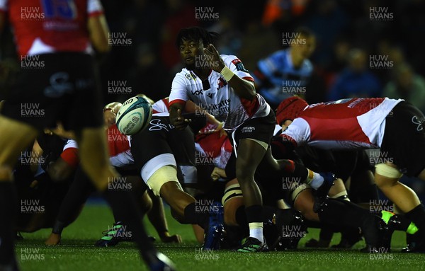 300922 - Cardiff Rugby v Emirates Lions - BKT United Rugby Championship - Sanele Nohamba of Lions gets the ball away