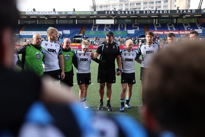190926 - Cardiff Rugby v Exeter Chiefs - Pre Season Friendly - Cardiff Head Coach Corniel Van Zyl speaks in the team huddle