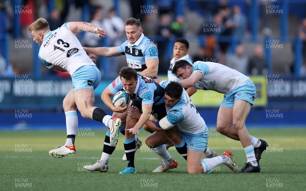 260322 - Cardiff Rugby v Glasgow Warriors - United Rugby Championship - Jarrod Evans of Cardiff Rugby is tackled by Scott Cummings of Glasgow