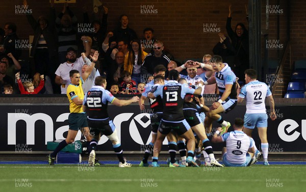 260322 - Cardiff Rugby v Glasgow Warriors - United Rugby Championship - Cardiff celebrate as Theo Cabango of Cardiff Rugby goes over the line to score a try